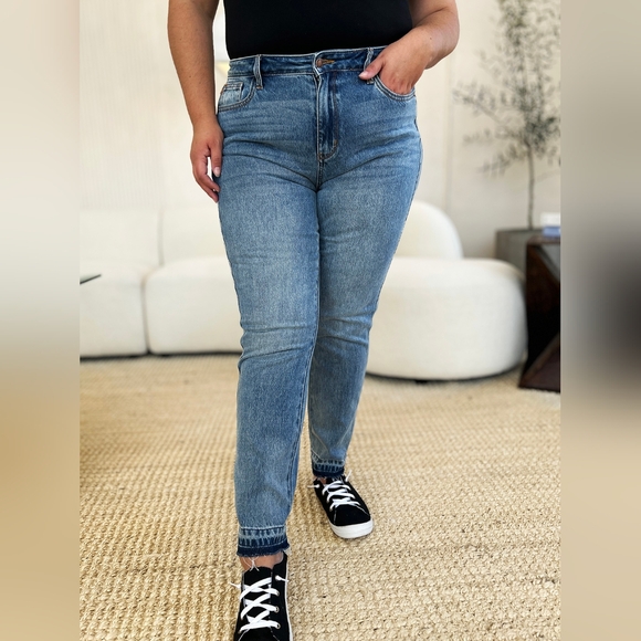 Judy Blue MR Rigid Magic Boyfriend Jeans Slim Straight Released Hem Various NEW - Picture 8 of 16